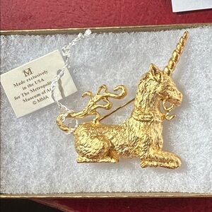 NWT Vintage Mma medieval unicorn pin